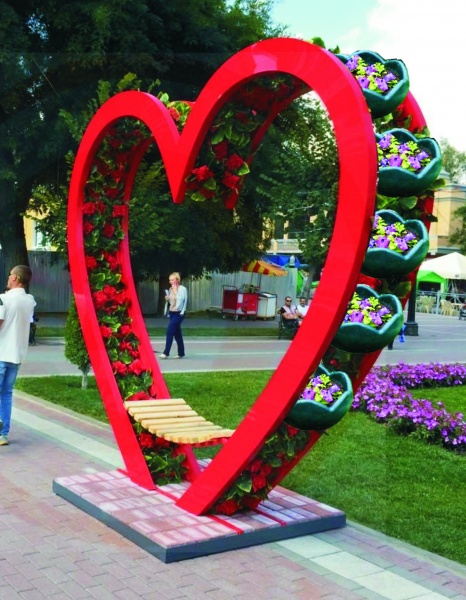 Арка СЕРДЦЕ с цветами, арка цветочная с термо-чашами д.50см