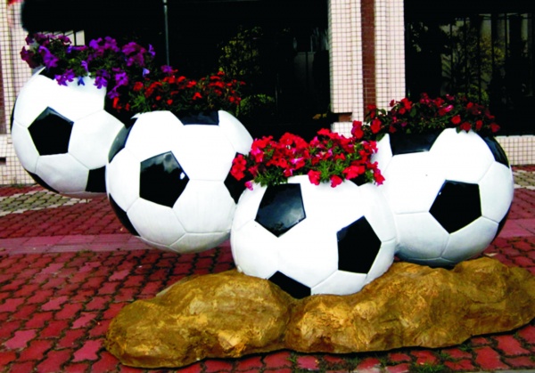 СКАЛА с 4  цветочницами Футбольный мяч, цветочница (бетон или стеклопластик) от производителя: завод городской уличной мебели Lora-Park